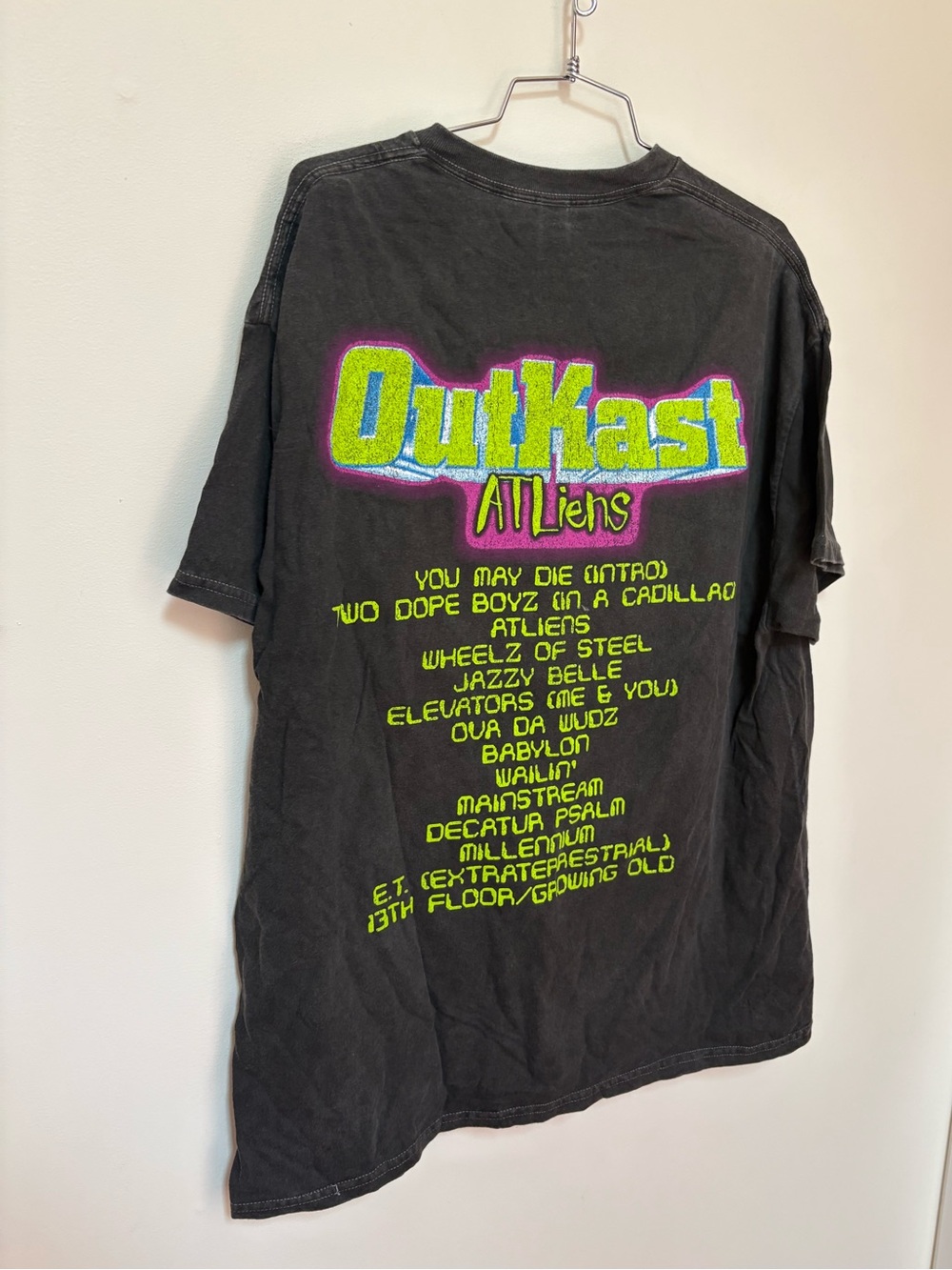 NWOT Urban Outfitters Outkast Tracklist Graphic Tee Size Large - Picture 10 of 12